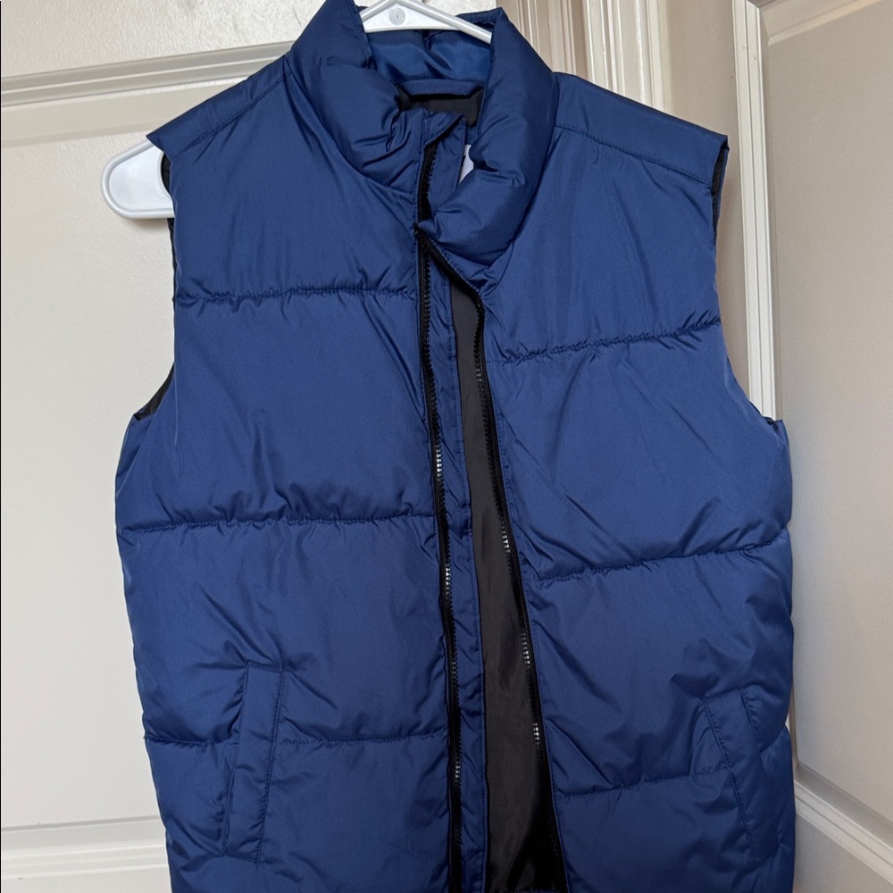 Old Navy kid’s Navy Puffer Vest